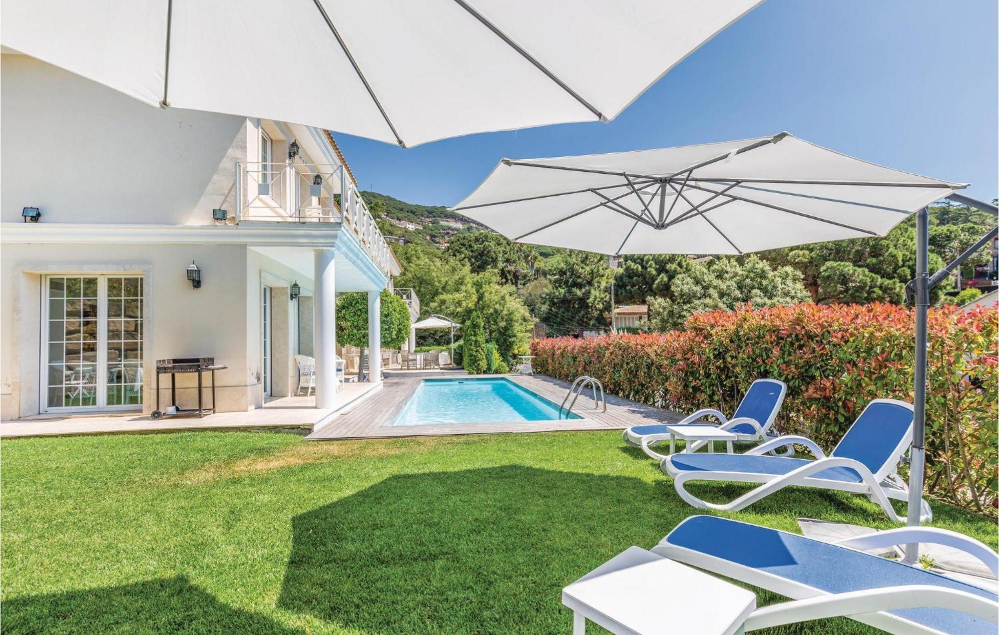 Nice Home In Cabrils With House A Mountain View Cambrils Exterior foto