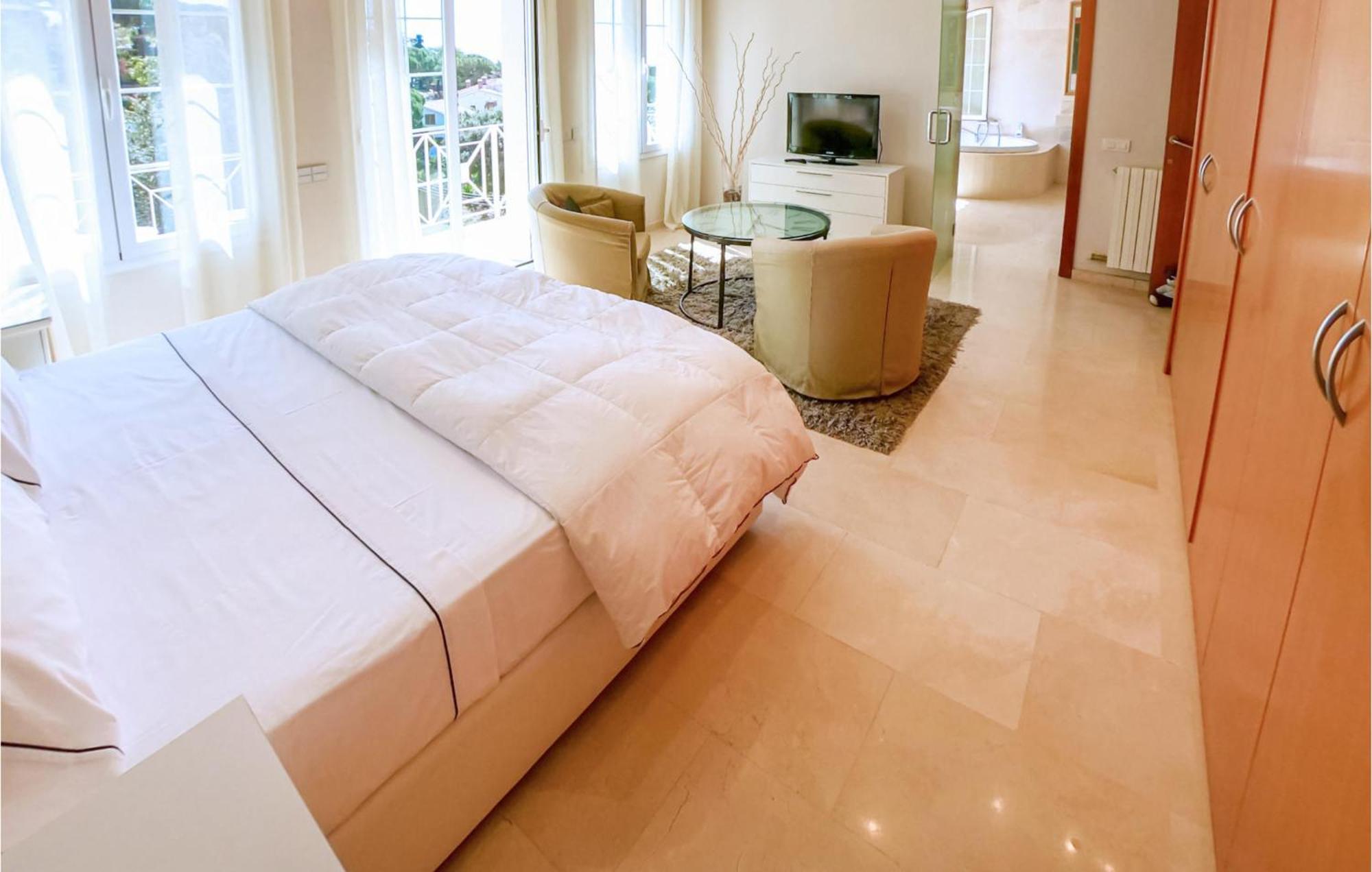 Nice Home In Cabrils With House A Mountain View Cambrils Exterior foto