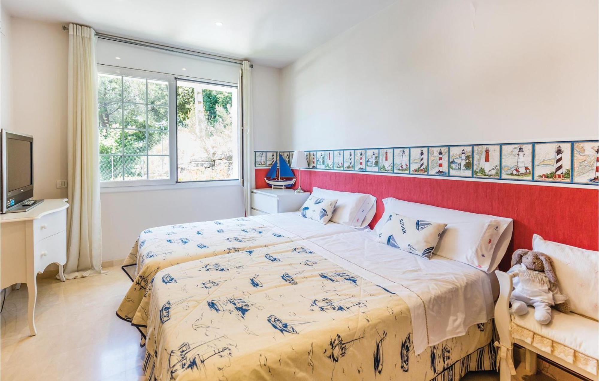 Nice Home In Cabrils With House A Mountain View Cambrils Exterior foto